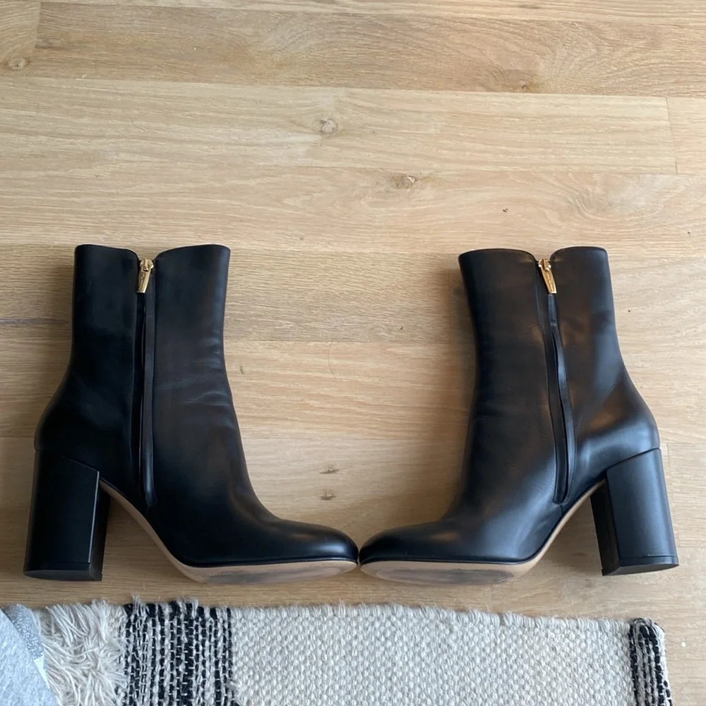 Gianvito Rossi Block Heel Leather Ankle Boots - Picture 9 of 10